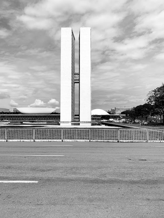 Paradoxes of the decision-making process in public policies in the government of Jair Bolsonaro (2019-2022)