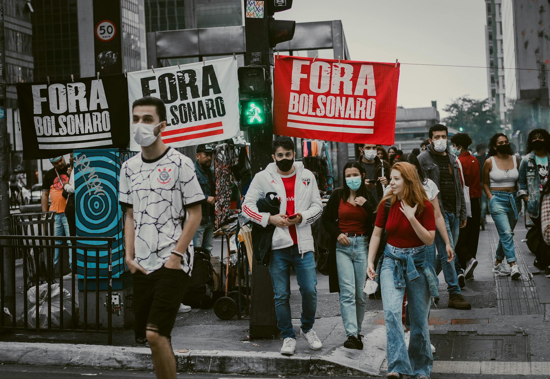 Cleavages and Right-wing Populist Discourse in Brazil: The Bolsonaro Era in Focus